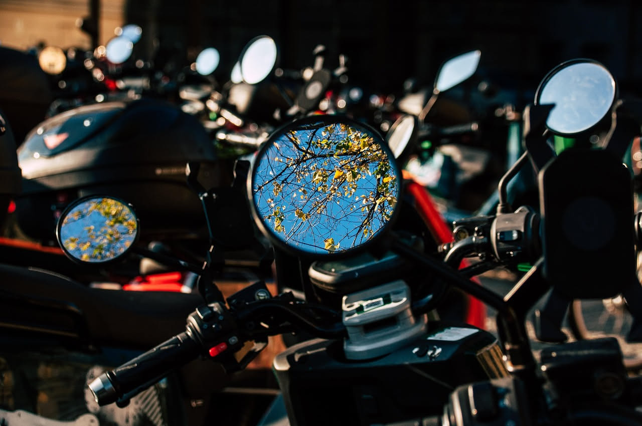 Vespa Club Modena: membri uniti dalla passione per le vespe, celebrando storie e tradizioni della città nel 2026.